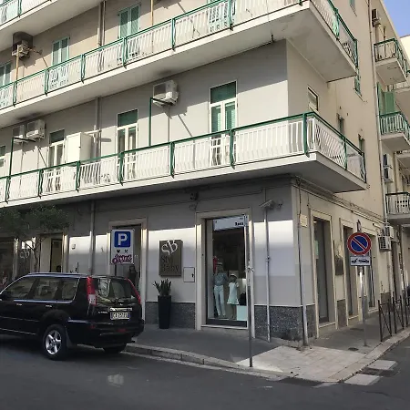 Donna Margharet Crotone