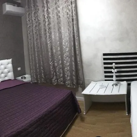 Donna Margharet Crotone